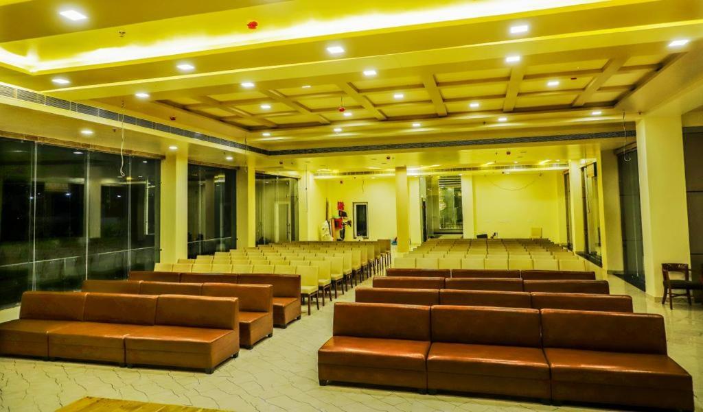 Hotel Amar Vilas & Resort Bharatpur Bagian luar foto