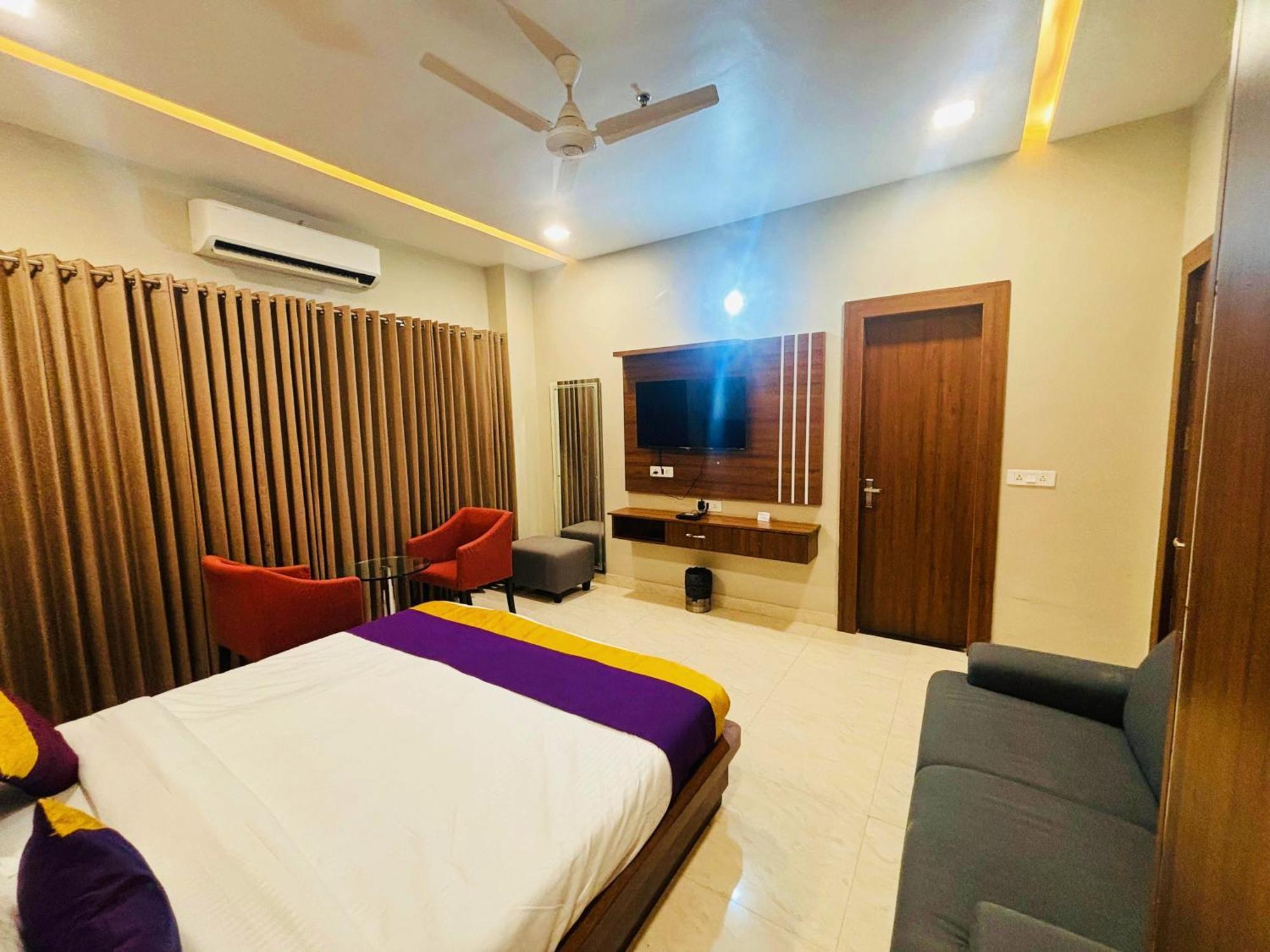 Hotel Amar Vilas & Resort Bharatpur Bagian luar foto